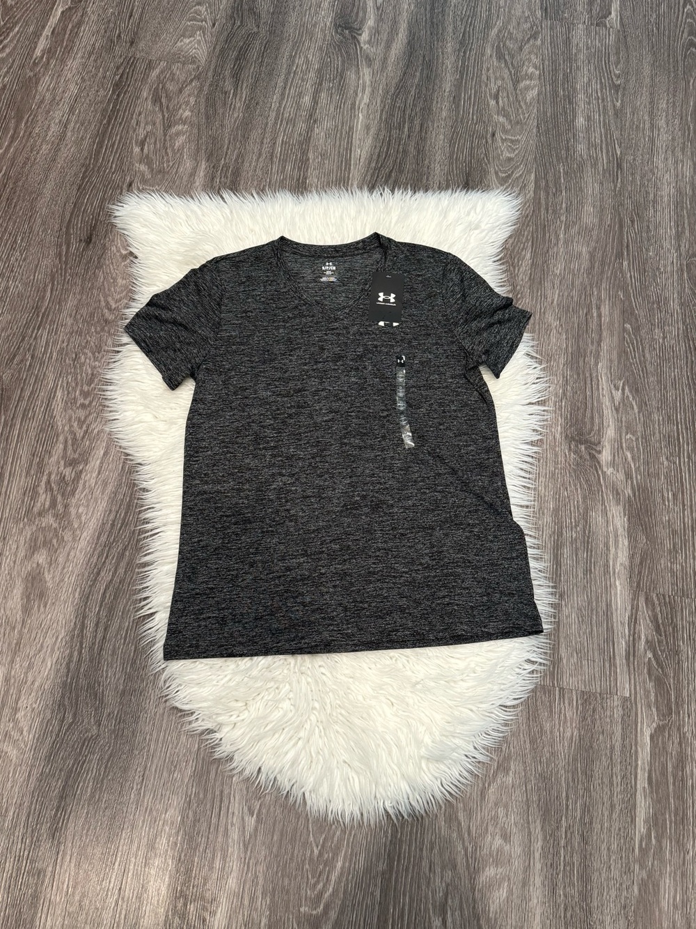 Under Armour V-Neck Twist Tee Size Small